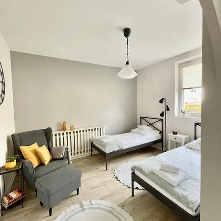 Beeapartments Zywiecka 49 * נובי סאוז'